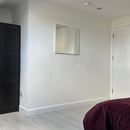 Stunning New 1 Bedroom Apartment 런던 외부 사진