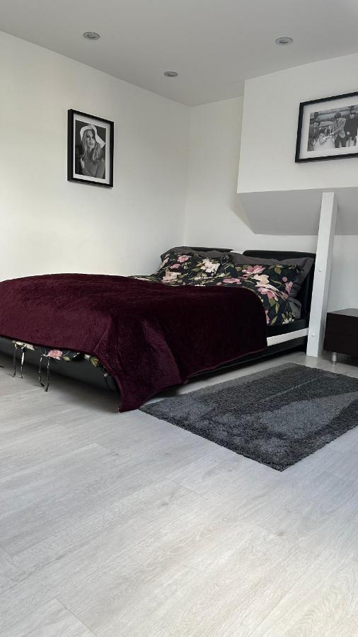 Stunning New 1 Bedroom Apartment 런던 외부 사진