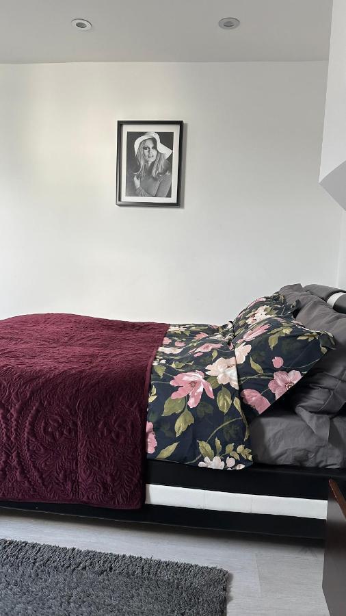 Stunning New 1 Bedroom Apartment 런던 외부 사진