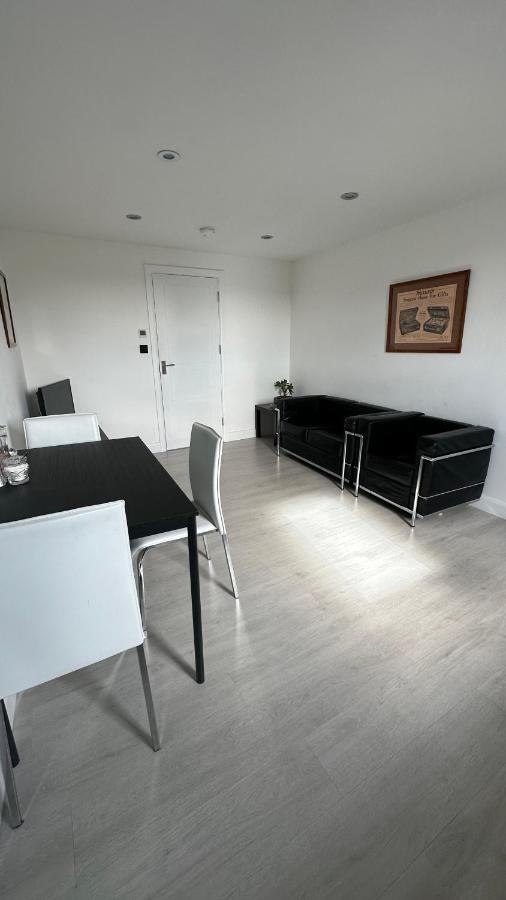 Stunning New 1 Bedroom Apartment 런던 외부 사진